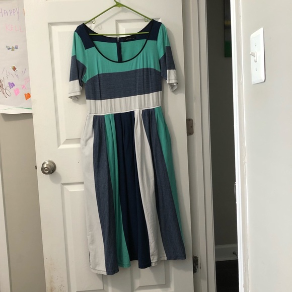 Eshakti Dress with Pockets - Picture 1 of 4
